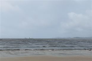 全球最大海上换流站“海风之心”开始安装浮托