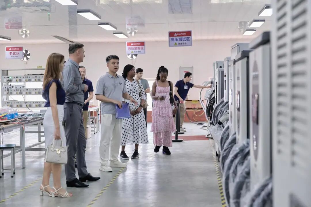 多国驻华使节走进创四方福建生产基地 共探合作发展新机遇