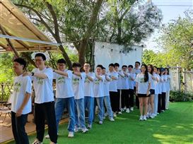 秋意渐染东坪山，日前，宇电温控科技为2025届新员工精心打造了一场专业拓展训练。在自然与协作的交融中，新人们通过结构化任务深化团队默契，于挑战间收获成长温度...